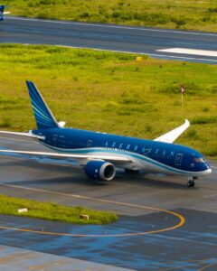 Prvý let Azerbaijan Airlines z Baku do Male (c)azal.az