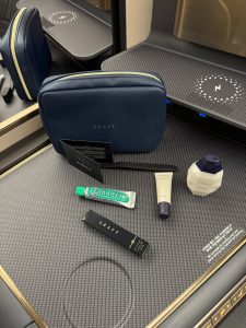 Nový amenity kit na linkách Korean Air (c)Sam Chui